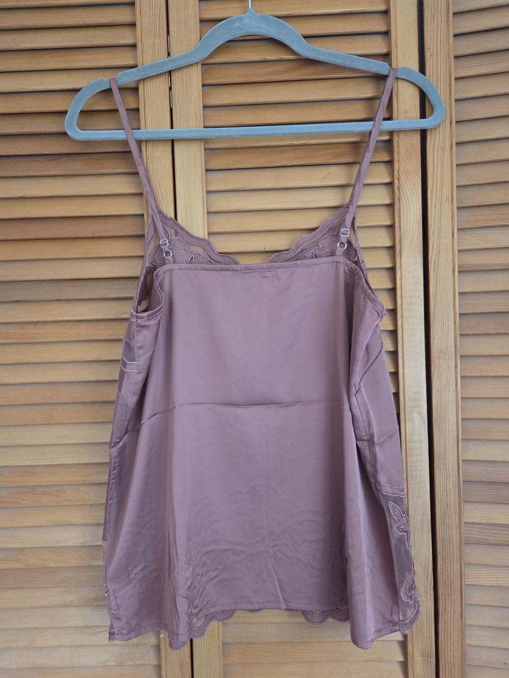 Express Mauve Lace-Trim Satin Cami - Picture 2 of 3